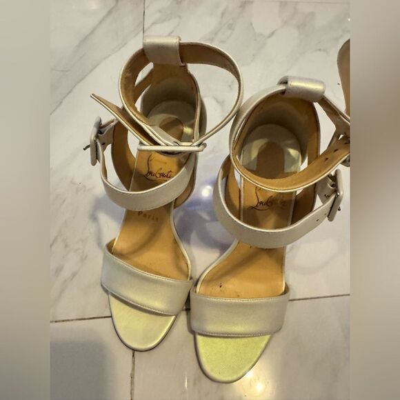 Christian Louboutin White Stiletto Heels with Peep-Toe style is Multipot - Picture 6 of 11